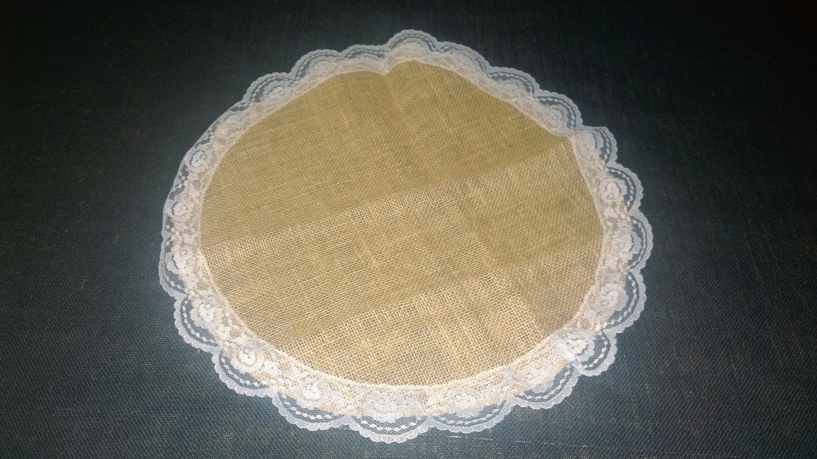 Burlap with Lace Circle - White