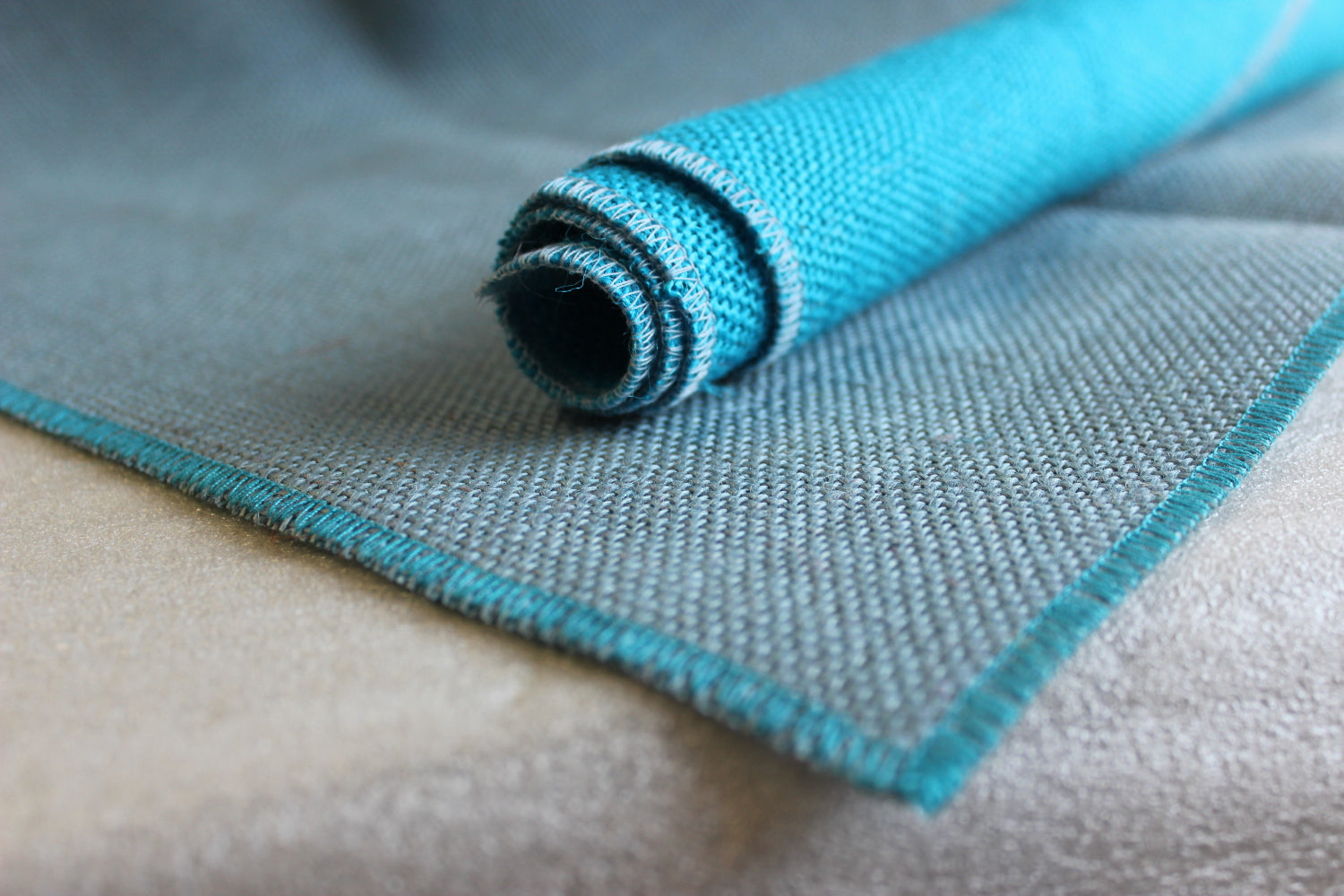 Set of Light Blue Runner Turquoise Edge w/ 4 Contrasting Napkins